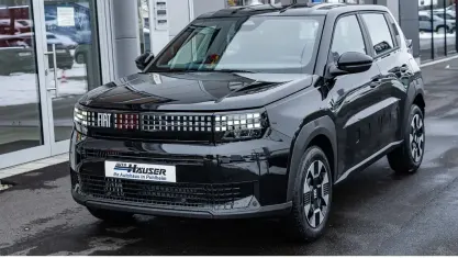Gebraucht Fiat Grande Panda Icon 110 PS (80 kW) 2025 Cinema schwarz Kleinwagen