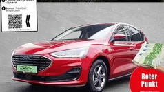 Fantastic red metallic Gebraucht 2023 Ford Focus Titanium X Limousine | 23.870 € (Fairer Preis)