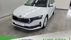 Moonweiss metallic (metallic) Gebraucht 2024 Skoda Octavia Selection Kombi | 27.690 € (Guter Preis)
