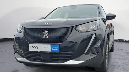 Gebraucht Peugeot e-2008 Active 100 kW (136 PS) 2022 SUV