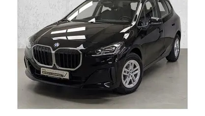 Schwarz Gebraucht 2023 BMW 218 Sport Line Van / Kleinbus | 27.870 € (Fairer Preis)