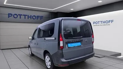 Gebraucht VW Caddy Basis 116 PS (85 kW) 2024 Grau Van / Kleinbus