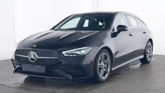 Metalliclack kosmosschwarz Gebraucht 2025 Mercedes CLA200 Shooting Brake AMG Kombi | 34.970 € (Fairer Preis)
