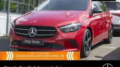 Rot Gebraucht 2022 Mercedes B200 Progressive Van / Kleinbus | 25.890 € (Fairer Preis)