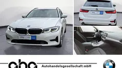 Weiß Gebraucht 2022 BMW 320 Advantage Kombi | 27.890 € (Fairer Preis)