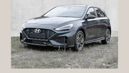 Neu Hyundai i30 N Line 150 PS (110 kW) 2026 Grün Limousine