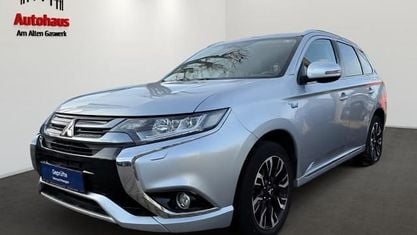 Używany Mitsubishi Outlander P-HEV Plus 203 KM (149 kW) 2018 Srebrny SUV
