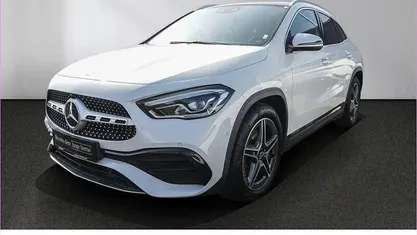 Gebraucht Mercedes GLA250 AMG line 224 PS (164 kW) 2020 Digitalweiß SUV