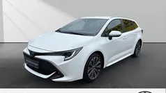 Weiss Gebraucht 2022 Toyota Corolla Team Kombi | 23.990 € (Guter Preis)