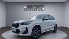 Mineralweiss metallic Gebraucht 2025 BMW X1 M Sport SUV | 42.780 € (Fairer Preis)