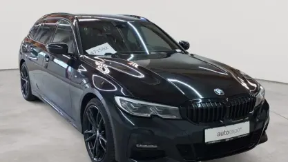 Gebraucht BMW 330 M Sport 184 PS (135 kW) 2021 Saphirschwarz metallic Kombi