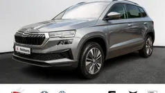 Graphitegrau metallic Gebraucht 2023 Skoda Karoq Tour SUV | 27.980 € (Fairer Preis)