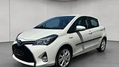 Montblancweiß perleffekt Gebraucht 2014 Toyota Yaris Hybrid Club Limousine | 11.990 € (Fairer Preis)