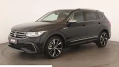 Deep black perleffekt Gebraucht 2024 VW Tiguan Allspace R-line SUV | 46.384 € (Fairer Preis)