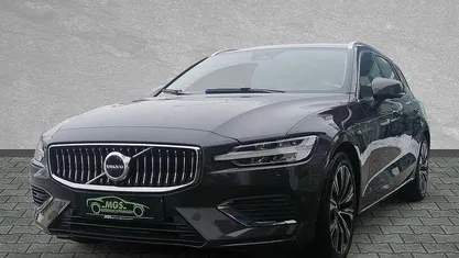 Gebraucht Volvo V60 Plus 253 PS (186 kW) 2022 Platinum grey metallic Kombi