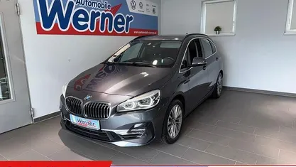 Grau Gebraucht 2020 BMW 220 Active Tourer Luxury Line Van / Kleinbus | 21.180 € (Fairer Preis)