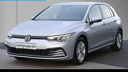 Silber Gebraucht 2022 VW Golf VIII Life Limousine | 20.780 € (Fairer Preis)