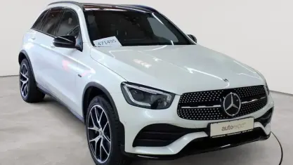 Gebraucht Mercedes GLC300de AMG line 194 PS (142 kW) 2021 Designo diamantweiß bright SUV