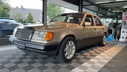 Brugt Mercedes E230 Sportline 132 HK (97 kW) 1990 Sølv Sedan
