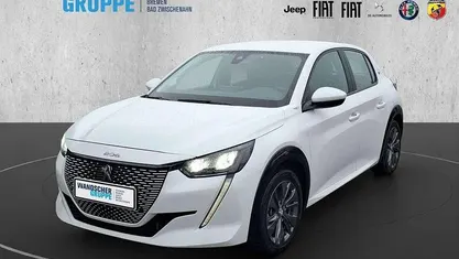 Weißschwarz Gebraucht 2021 Peugeot 208 Active Kleinwagen | 12.990 € (Superpreis)