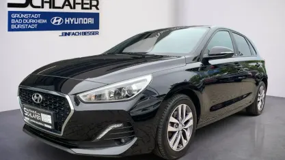 Gebraucht Hyundai i30 Passion 120 PS (88 kW) 2018 Schwarz Limousine