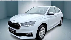Moonweiss metallic Gebraucht 2024 Skoda Fabia Selection Limousine | 18.450 € (Fairer Preis)
