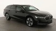 Onyx schwarz metallic Gebraucht 2024 Skoda Superb Selection Kombi | 41.595 € (Guter Preis)