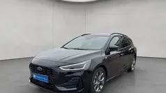 Agate black metallic Gebraucht 2024 Ford Focus ST-Line Kombi | 27.450 € (Fairer Preis)
