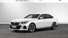 Mineralweiss metallic Gebraucht 2024 BMW 520 M Sport Limousine | 55.500 € (Guter Preis)