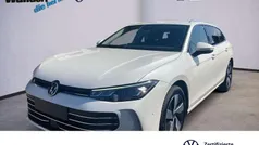 Weiß Gebraucht 2024 VW Passat Business Kombi | 34.406 € (Fairer Preis)