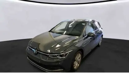 Käytetty VW Golf VIII Style 150 HP (110 kW) 2024 Harmaa Sedan