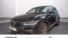 Deep black perleffekt Gebraucht 2022 VW Tiguan Life SUV | 30.889 € (Fairer Preis)