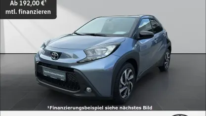 Neu Toyota Aygo X 72 PS (52 kW) 2025 Grau SUV