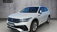 Oryxweiß perleffekt (metallic) Gebraucht 2021 VW Tiguan R-line SUV | 35.990 € (Fairer Preis)