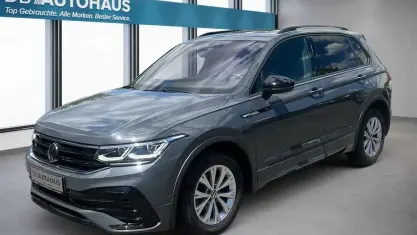 Gebraucht VW Tiguan R-line 150 PS (110 kW) 2024 Grau SUV