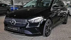 Metalliclack kosmosschwarz Gebraucht 2024 Mercedes B200 Progressive Van / Kleinbus | 29.990 € (Superpreis)