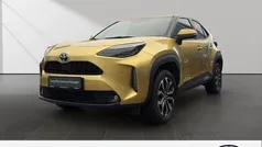 Warm gold metallic Gebraucht 2023 Toyota Yaris Hybrid Connect Style SUV | 23.990 € (Fairer Preis)