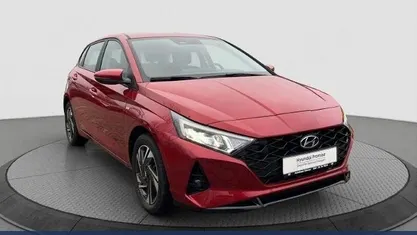 Gebraucht Hyundai i20 Trend 101 PS (74 kW) 2023 Rot Kleinwagen