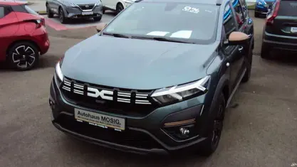 Gebraucht Dacia Jogger Extreme 91 PS (66 kW) 2024 Grün grau Van / Kleinbus