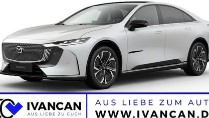 Crystal white pearl Neu 2025 Mazda 6e Takumi-Line Limousine | 39.750 € (Fairer Preis)
