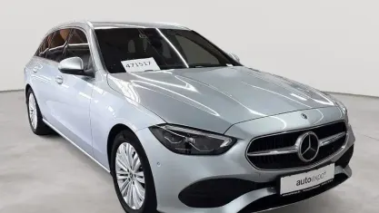 Gebraucht Mercedes C200 Avantgarde 163 PS (119 kW) 2023 Hightechsilber metallic Kombi