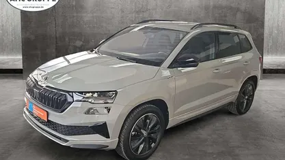 Grau Gebraucht 2023 Skoda Karoq SportLine SUV | 33.550 € (Guter Preis)