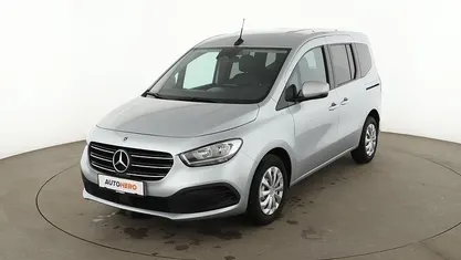 Gebraucht Mercedes T180 Style 116 PS (85 kW) 2023 Silber Van / Kleinbus