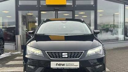 Weiß (moonweiss metallic (weiß)) Gebraucht 2025 Skoda Kamiq Sport SUV | 25.590 € (Superpreis)