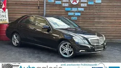 Używany Mercedes E220 170 KM (125 kW) 2010 Czarny Sedan/Limuzyna