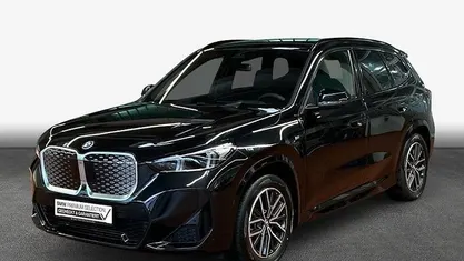 Saphirschwarz metallic Neu 2025 BMW iX1 M Sport SUV | 55.990 € (Fairer Preis)