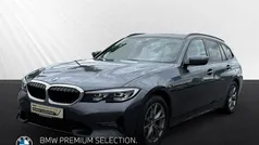 Grau Gebraucht 2022 BMW 320 Sport Line Kombi | 36.298 € (Fairer Preis)