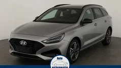 Shimmering silver metallic Neu 2025 Hyundai i30 Kombi | 22.995 € (Superpreis)