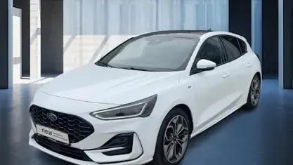 Gebraucht Ford Focus ST-Line X 155 PS (114 kW) 2023 Weiß Limousine