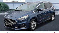 Blau(metallic) Gebraucht 2023 Ford S-MAX Titanium Van / Kleinbus | 34.590 € (Guter Preis)